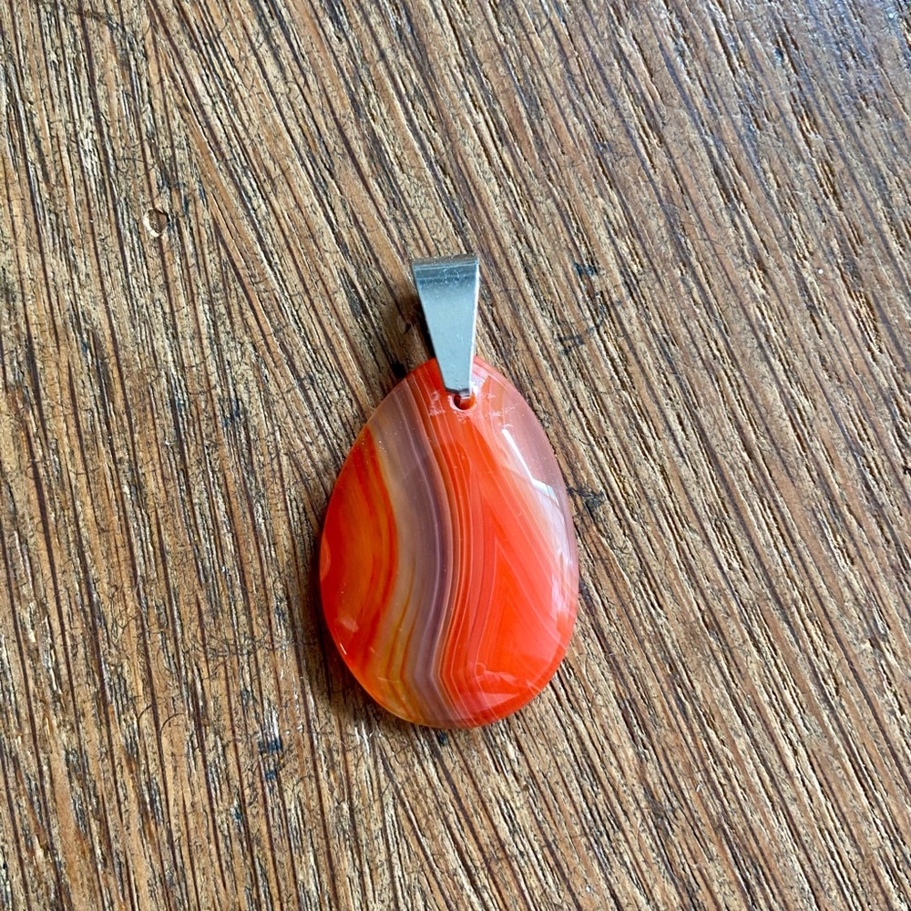 Orange onyx gemstone pendant NWOT
